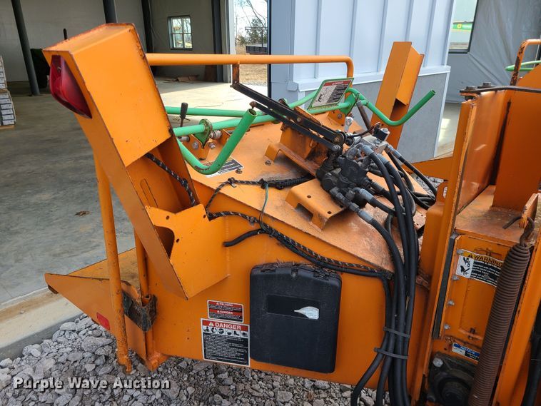 image for item JW9802 2011 Altec CFD1217  wood chipper