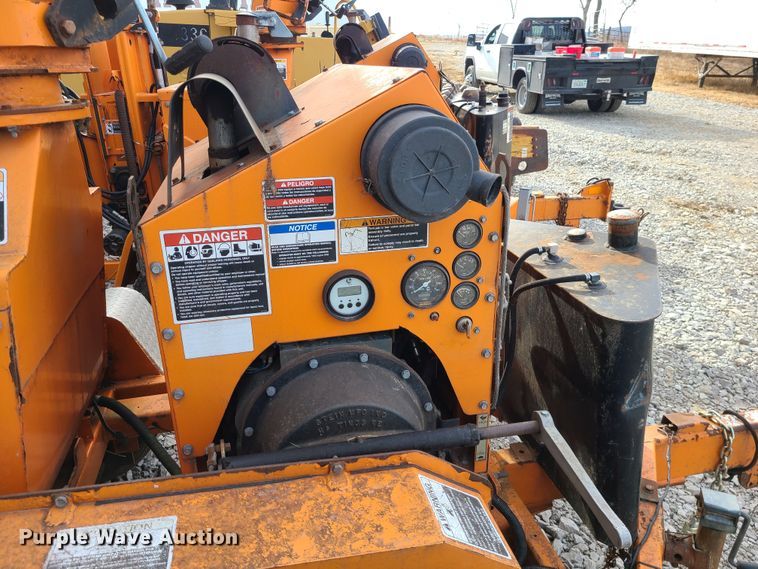 image for item JW9802 2011 Altec CFD1217  wood chipper