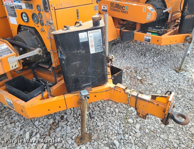 image for item JW9802 2011 Altec CFD1217  wood chipper