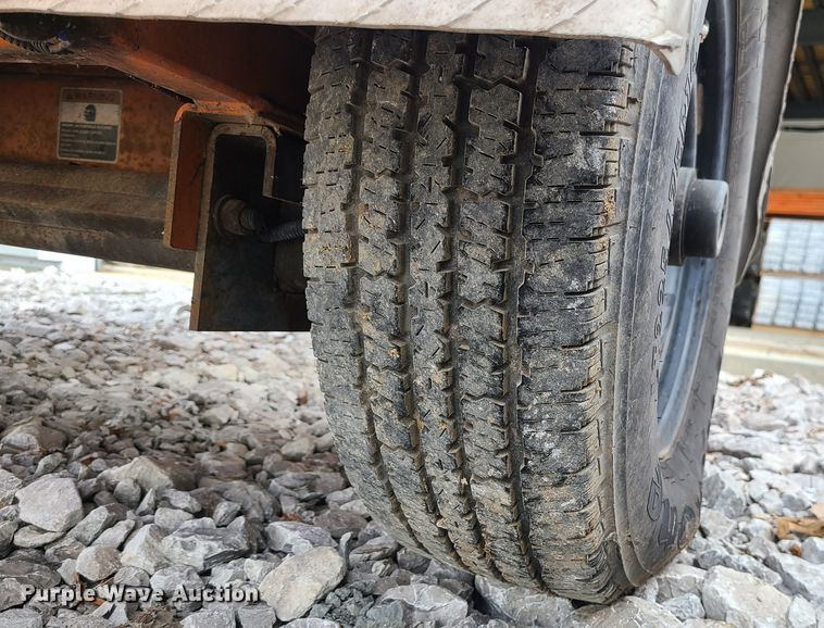 image for item JW9802 2011 Altec CFD1217  wood chipper