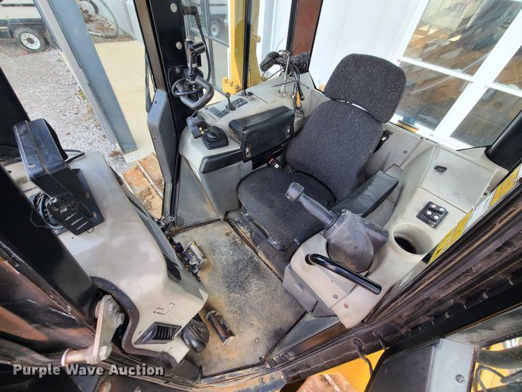 image for item JW9804 2012 Caterpillar D6N LGP  dozer