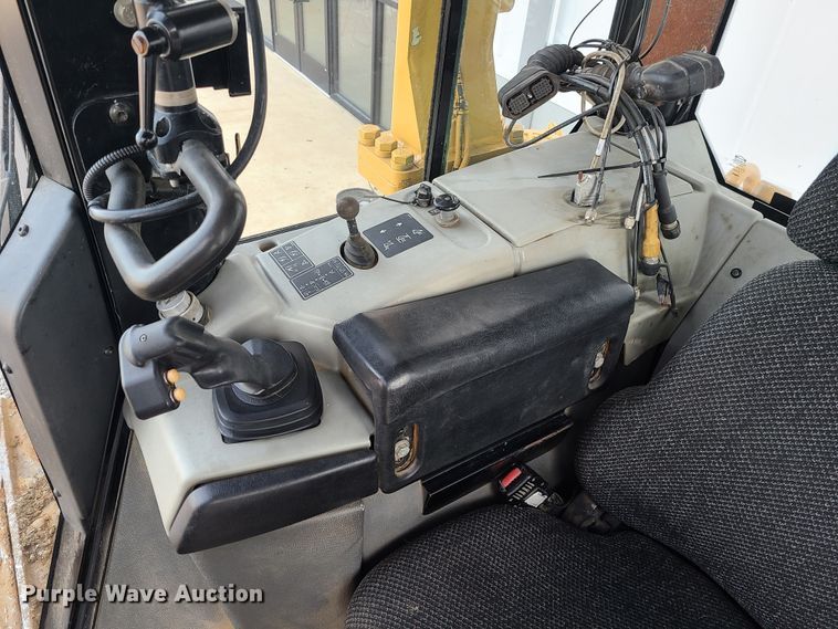 image for item JW9804 2012 Caterpillar D6N LGP  dozer