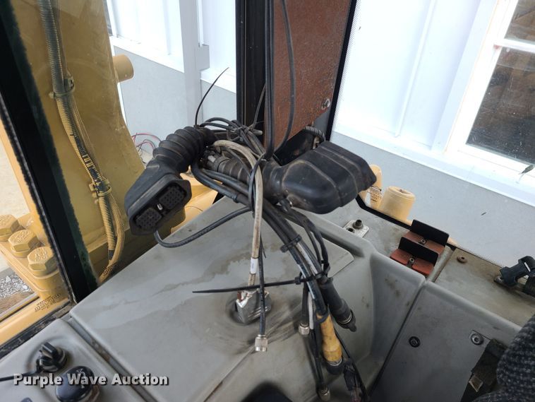 image for item JW9804 2012 Caterpillar D6N LGP  dozer