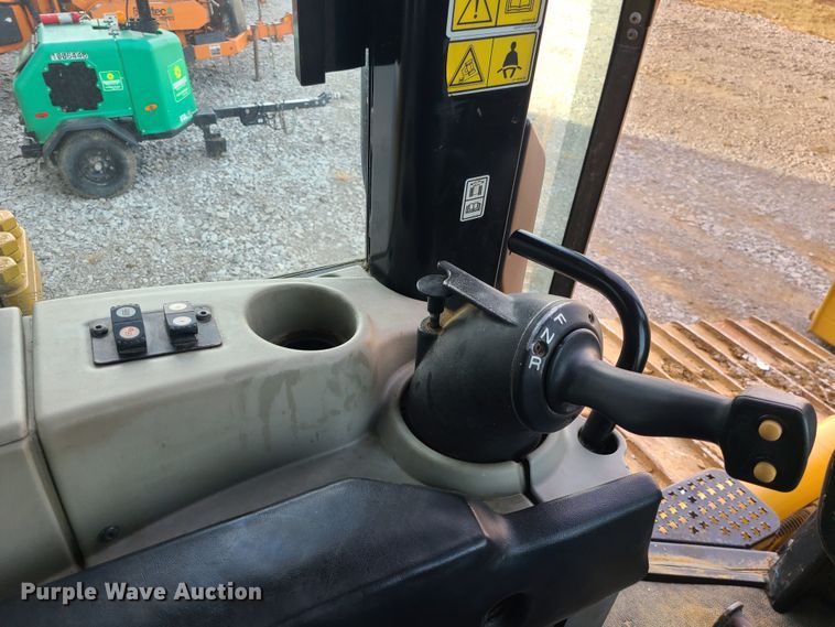 image for item JW9804 2012 Caterpillar D6N LGP  dozer