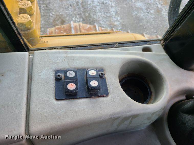 image for item JW9804 2012 Caterpillar D6N LGP  dozer