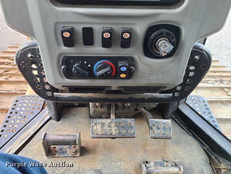 image for item JW9804 2012 Caterpillar D6N LGP  dozer