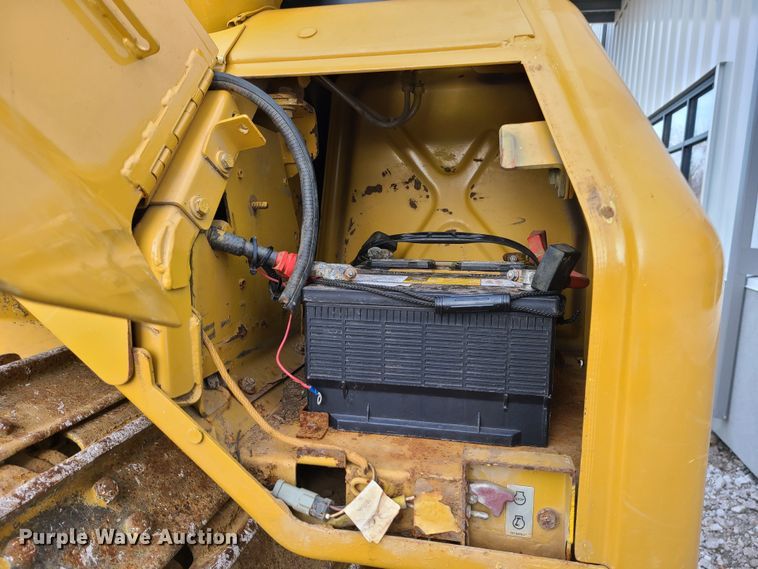 image for item JW9804 2012 Caterpillar D6N LGP  dozer