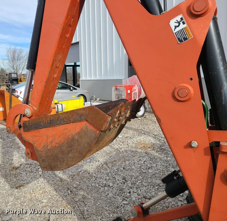 image for item JW9806 2005 Ditch Witch RT55H  trencher