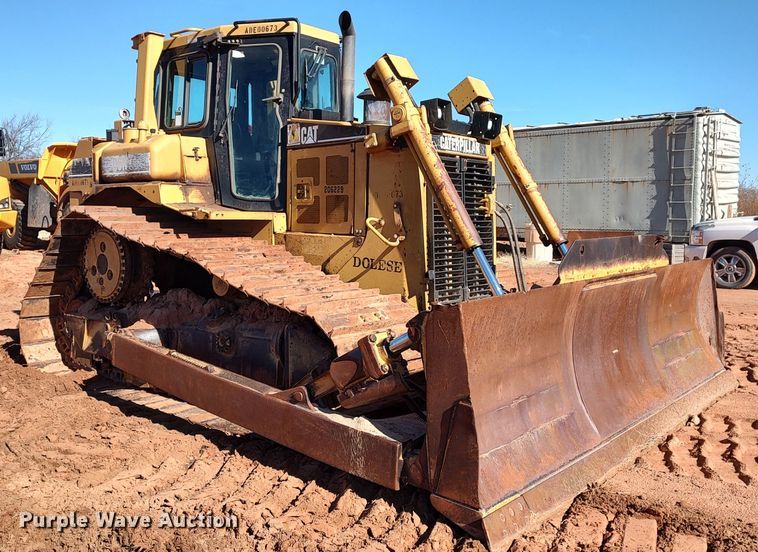 image for item LA9306 2004 Caterpillar D6R LGP Series II  dozer