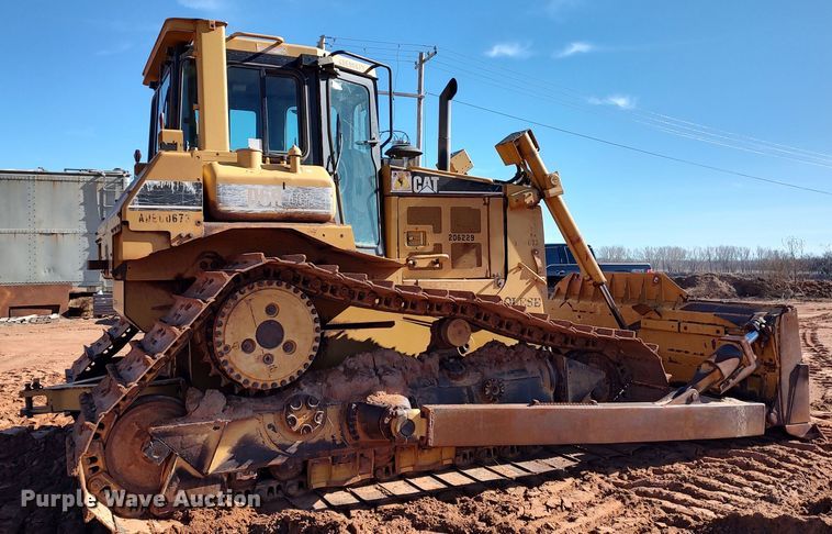 image for item LA9306 2004 Caterpillar D6R LGP Series II  dozer