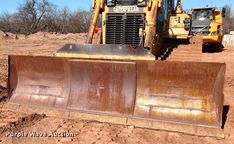 image for item LA9306 2004 Caterpillar D6R LGP Series II  dozer