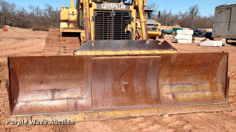image for item LA9306 2004 Caterpillar D6R LGP Series II  dozer