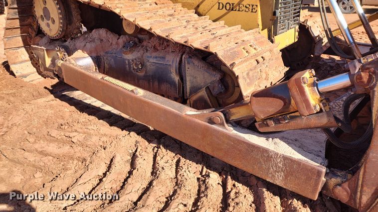 image for item LA9306 2004 Caterpillar D6R LGP Series II  dozer