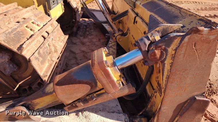 image for item LA9306 2004 Caterpillar D6R LGP Series II  dozer
