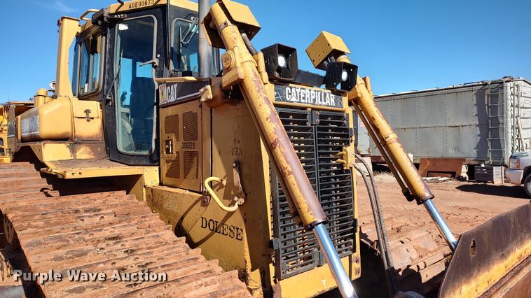 image for item LA9306 2004 Caterpillar D6R LGP Series II  dozer