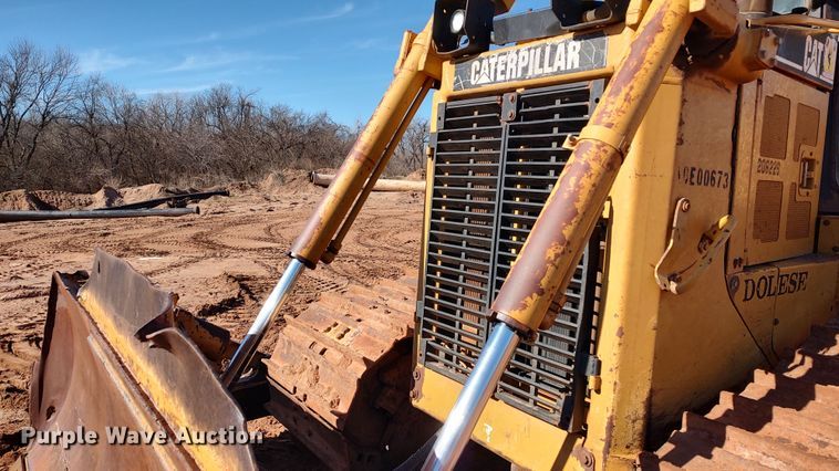 image for item LA9306 2004 Caterpillar D6R LGP Series II  dozer