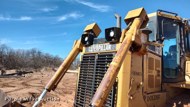 image for item LA9306 2004 Caterpillar D6R LGP Series II  dozer
