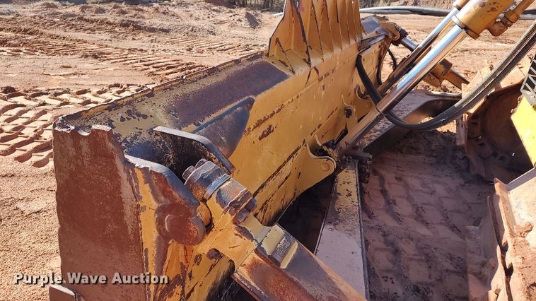 image for item LA9306 2004 Caterpillar D6R LGP Series II  dozer