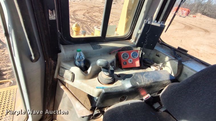 image for item LA9306 2004 Caterpillar D6R LGP Series II  dozer
