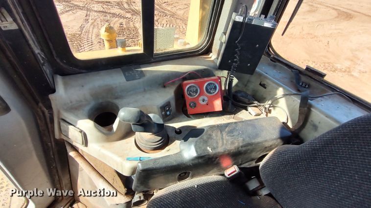 image for item LA9306 2004 Caterpillar D6R LGP Series II  dozer