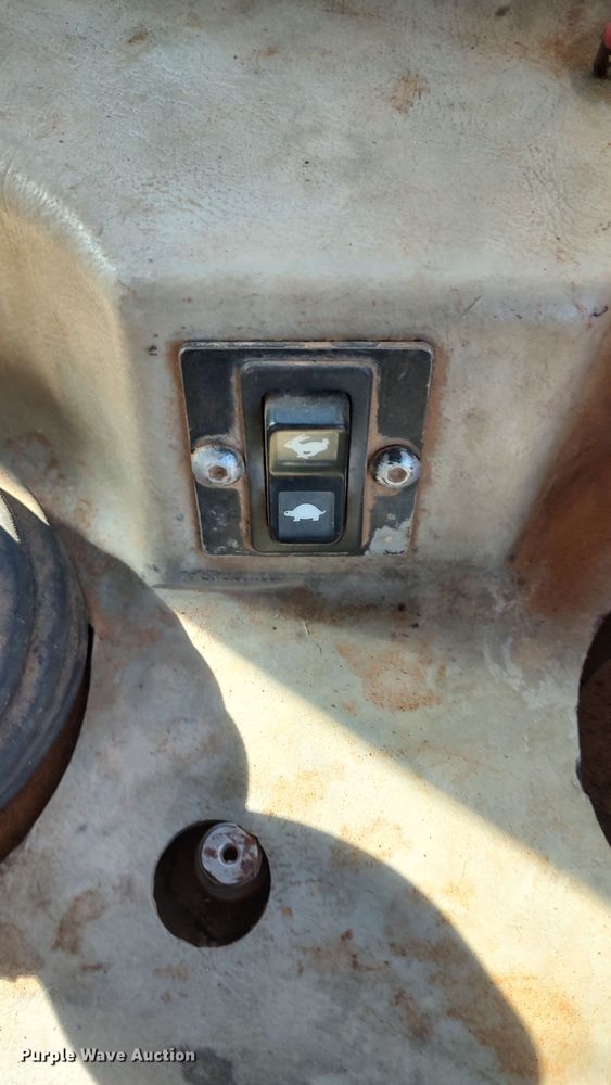 image for item LA9306 2004 Caterpillar D6R LGP Series II  dozer