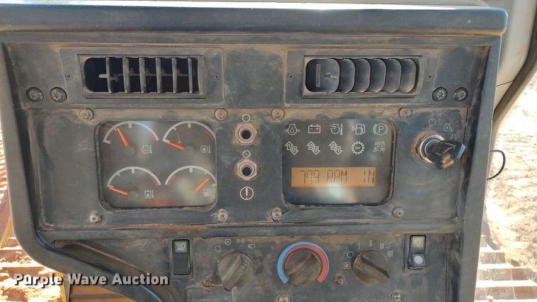 image for item LA9306 2004 Caterpillar D6R LGP Series II  dozer