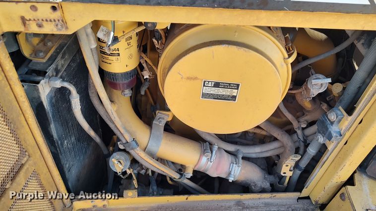 image for item LA9306 2004 Caterpillar D6R LGP Series II  dozer