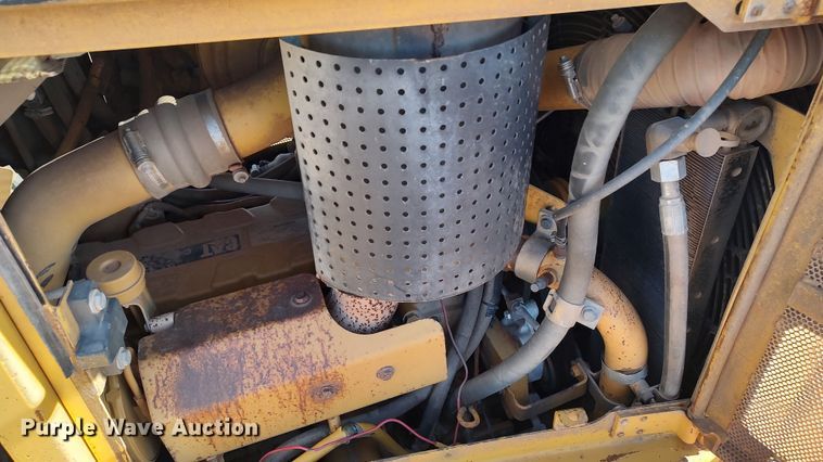 image for item LA9306 2004 Caterpillar D6R LGP Series II  dozer