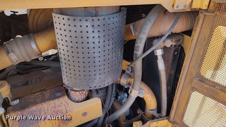 image for item LA9306 2004 Caterpillar D6R LGP Series II  dozer