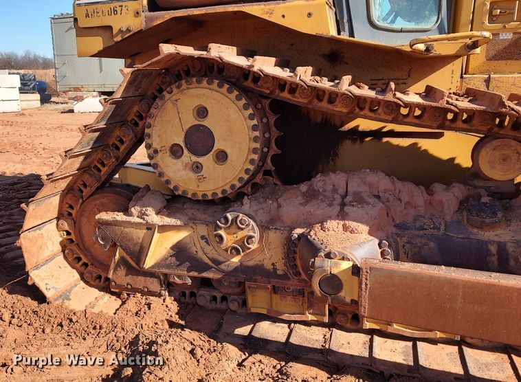 image for item LA9306 2004 Caterpillar D6R LGP Series II  dozer