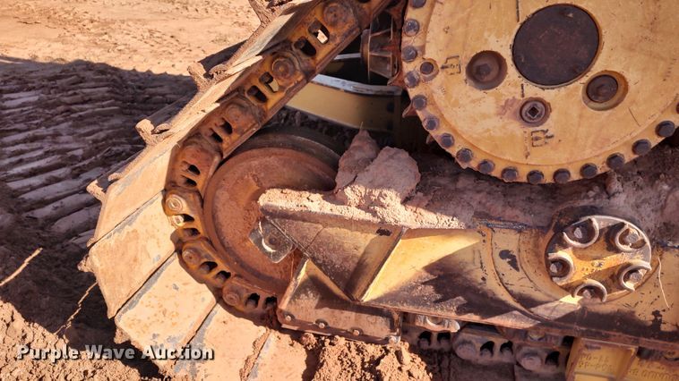 image for item LA9306 2004 Caterpillar D6R LGP Series II  dozer