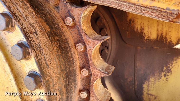 image for item LA9306 2004 Caterpillar D6R LGP Series II  dozer