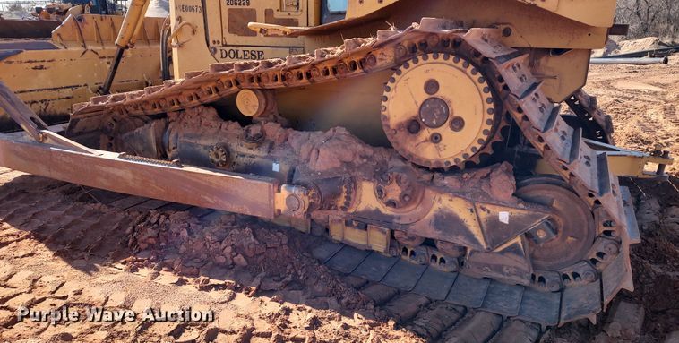 image for item LA9306 2004 Caterpillar D6R LGP Series II  dozer