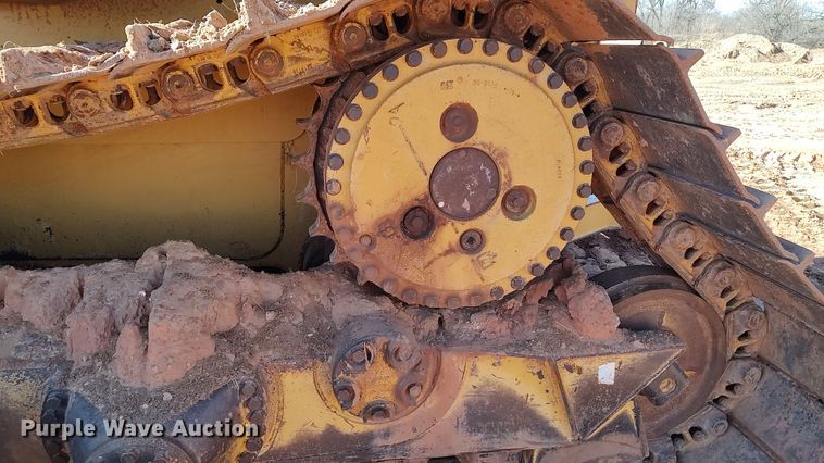 image for item LA9306 2004 Caterpillar D6R LGP Series II  dozer