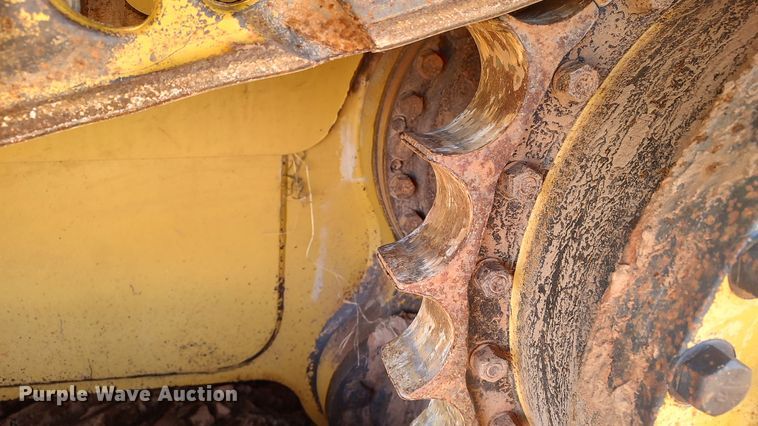 image for item LA9306 2004 Caterpillar D6R LGP Series II  dozer