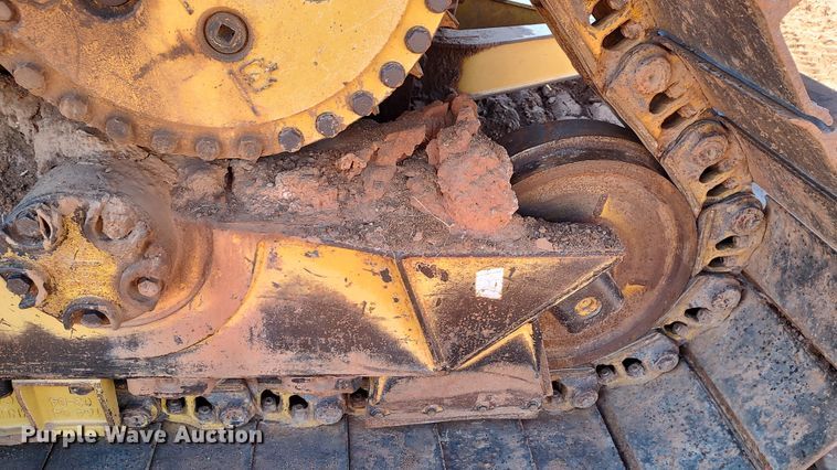 image for item LA9306 2004 Caterpillar D6R LGP Series II  dozer