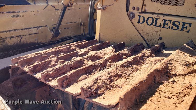 image for item LA9306 2004 Caterpillar D6R LGP Series II  dozer