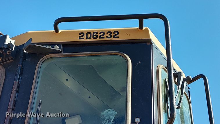 image for item LA9313 2004 Caterpillar D6R LGP Series II  dozer