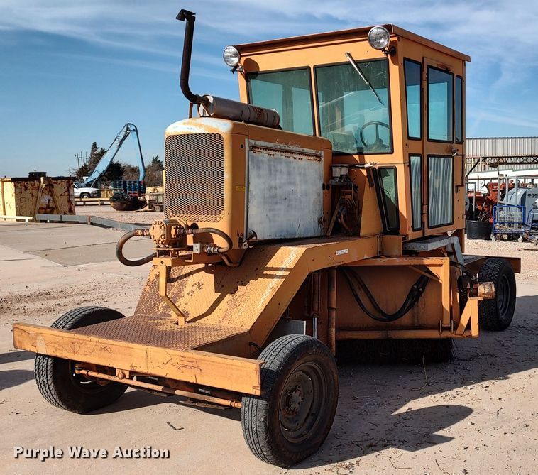 image for item LA9320 Broce  broom