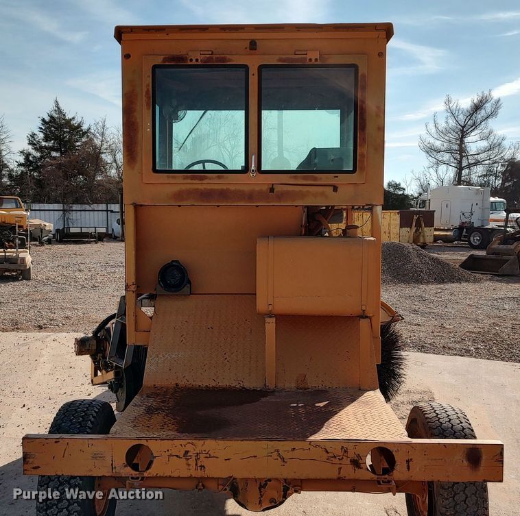 image for item LA9320 Broce  broom