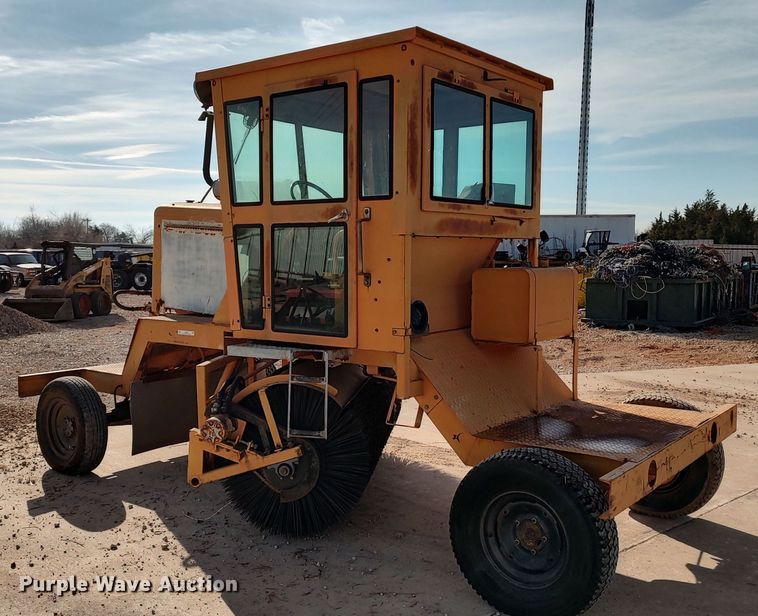 image for item LA9320 Broce  broom