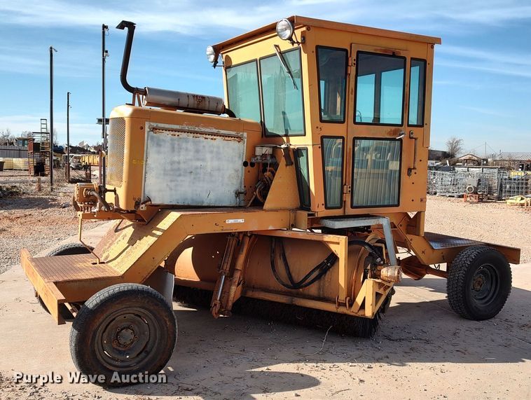 image for item LA9320 Broce  broom