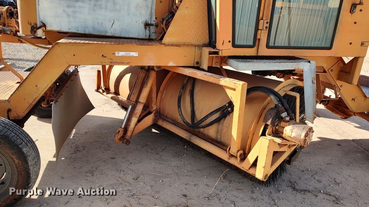 image for item LA9320 Broce  broom