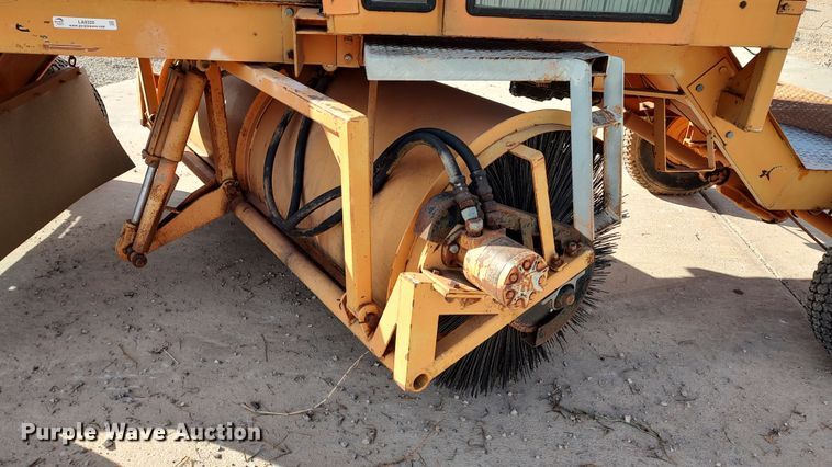 image for item LA9320 Broce  broom