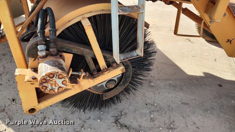 image for item LA9320 Broce  broom