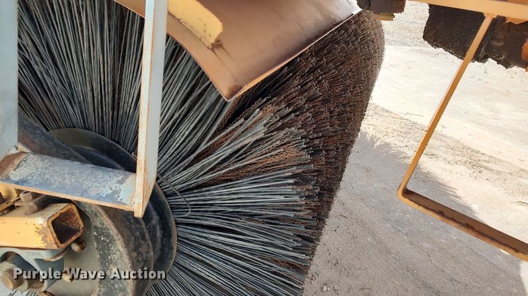 image for item LA9320 Broce  broom