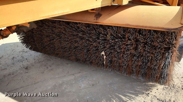 image for item LA9320 Broce  broom