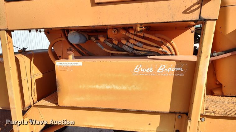 image for item LA9320 Broce  broom