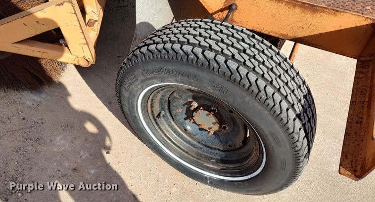 image for item LA9320 Broce  broom