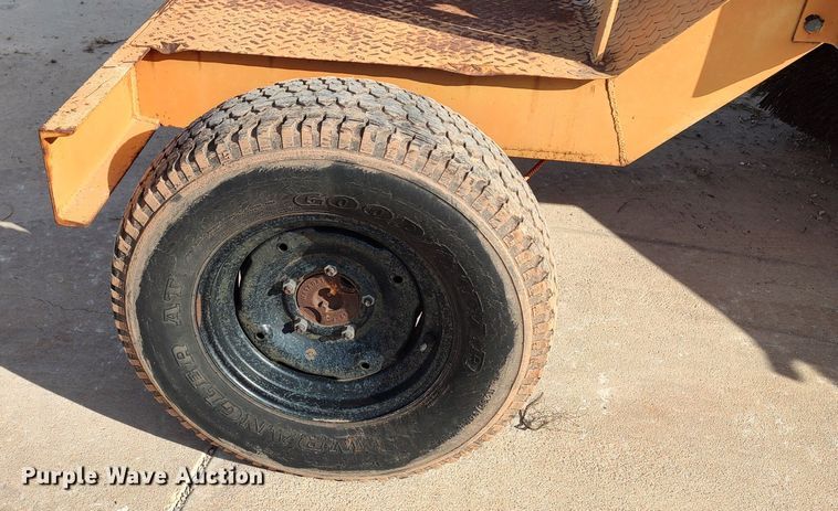 image for item LA9320 Broce  broom